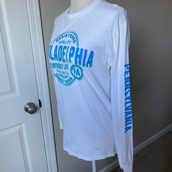 Gildan | Philadelphia | Women’s | Long-Sleeve | T-Shirt - Picture 8 of 16